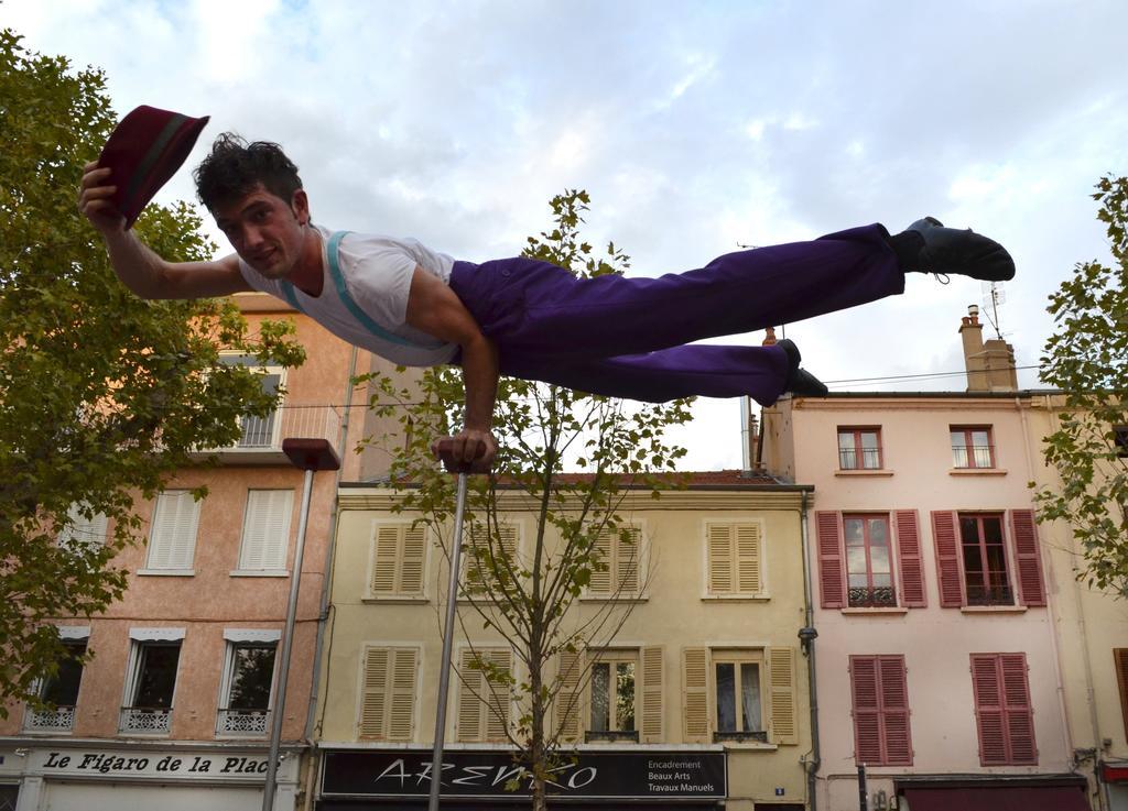 Les Ateliers D'Art Bed & Breakfast Roanne Dış mekan fotoğraf
